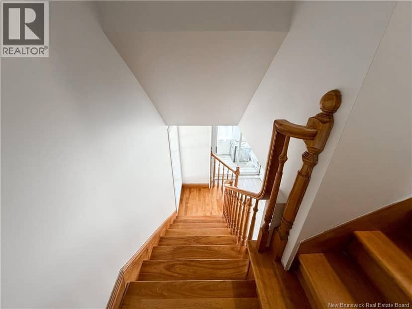 23 Sugarloaf Street — photo 21 of 24