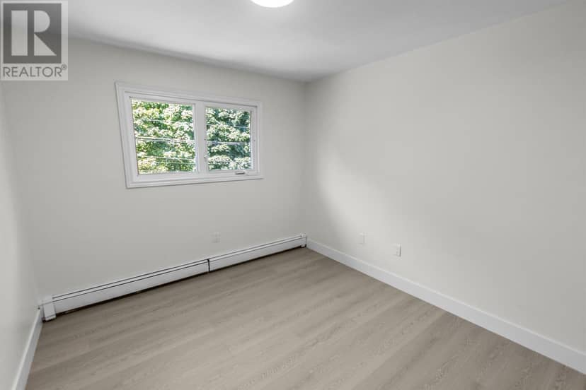 109 Westridge Crescent — photo 8 of 18