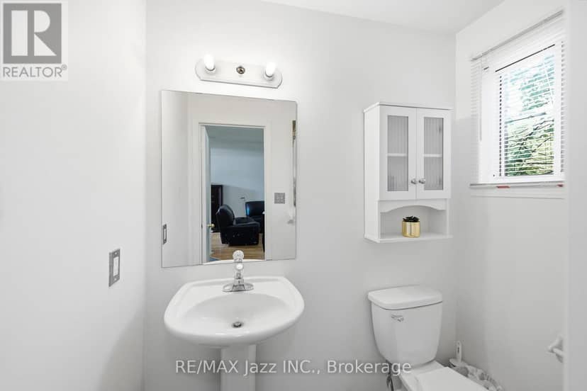 1855 Dalhousie Crescent — photo 18 of 40