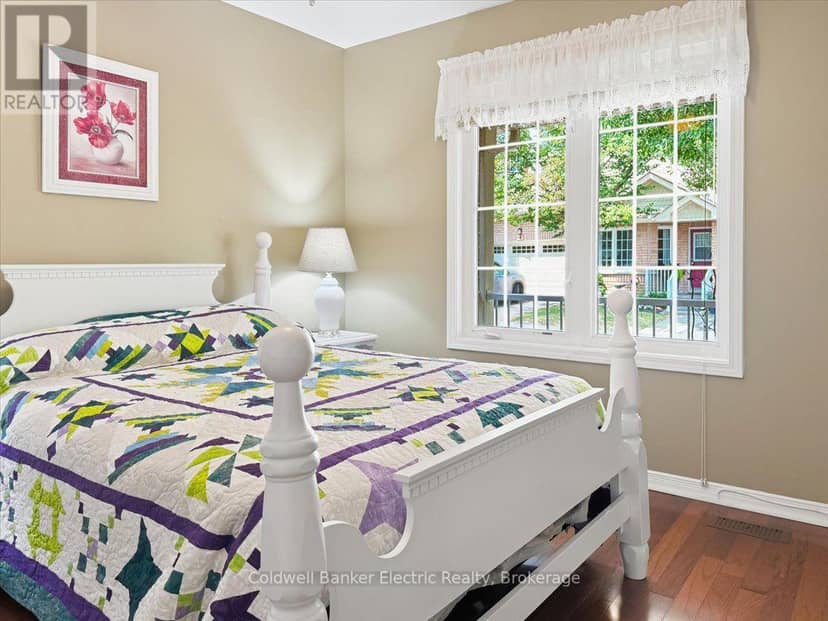 13 - 877 Wentworth Street — photo 10 of 40