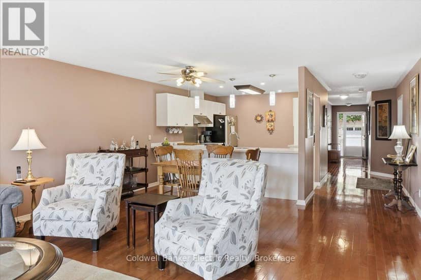 13 - 877 Wentworth Street — photo 17 of 40