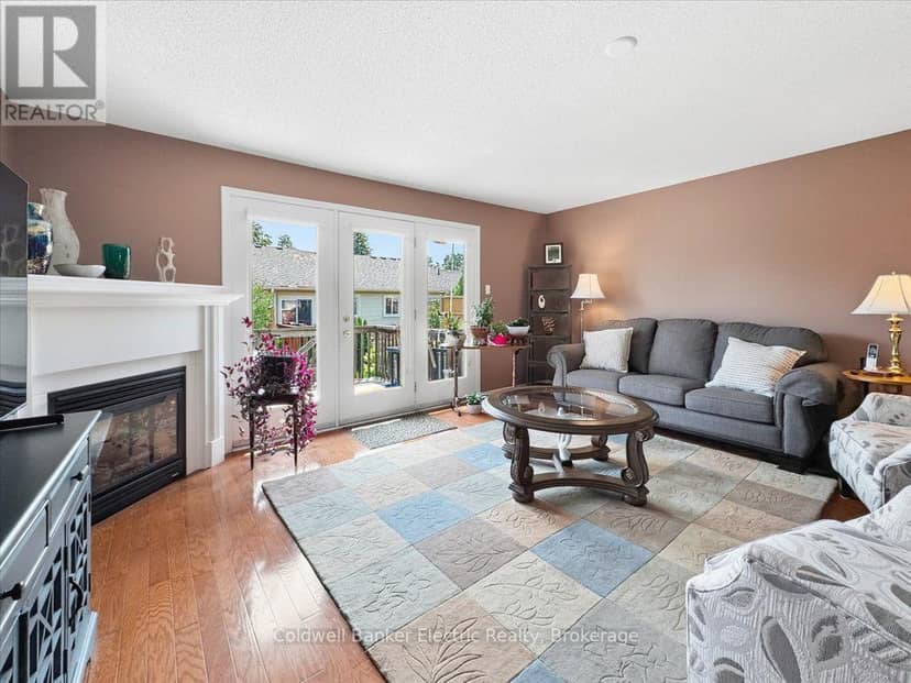 13 - 877 Wentworth Street — photo 21 of 40