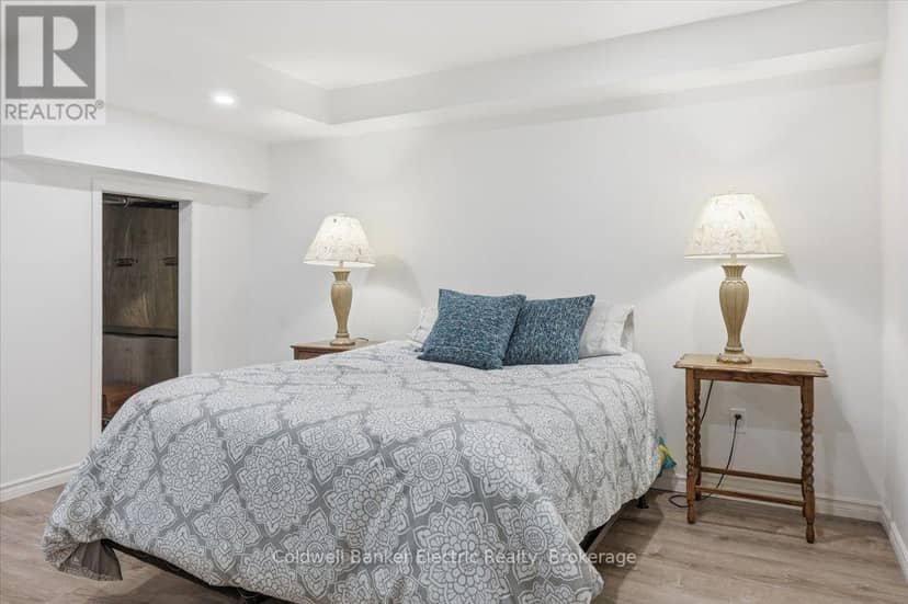 13 - 877 Wentworth Street — photo 31 of 40