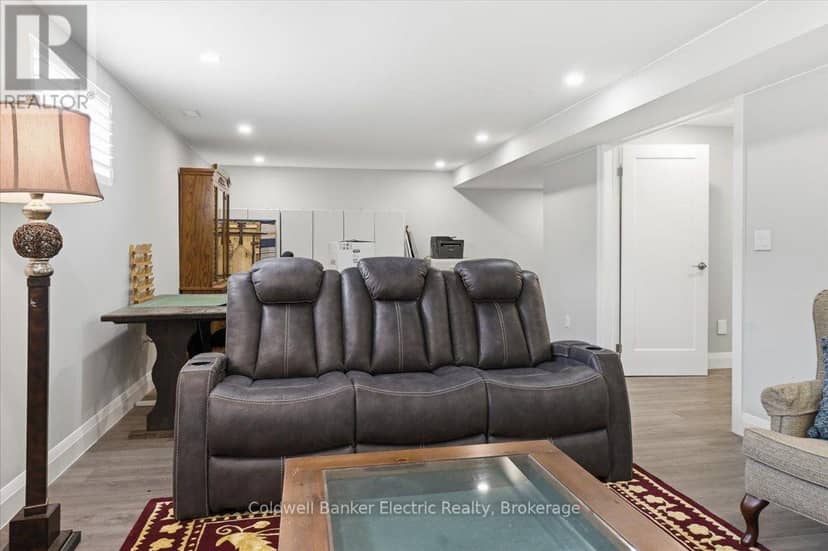 13 - 877 Wentworth Street — photo 36 of 40