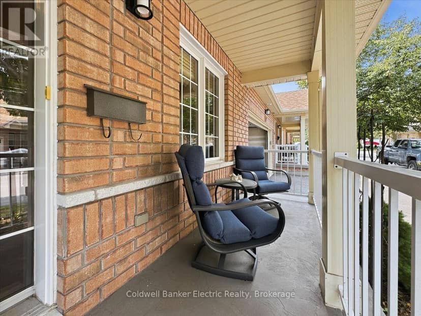 13 - 877 Wentworth Street — photo 6 of 40