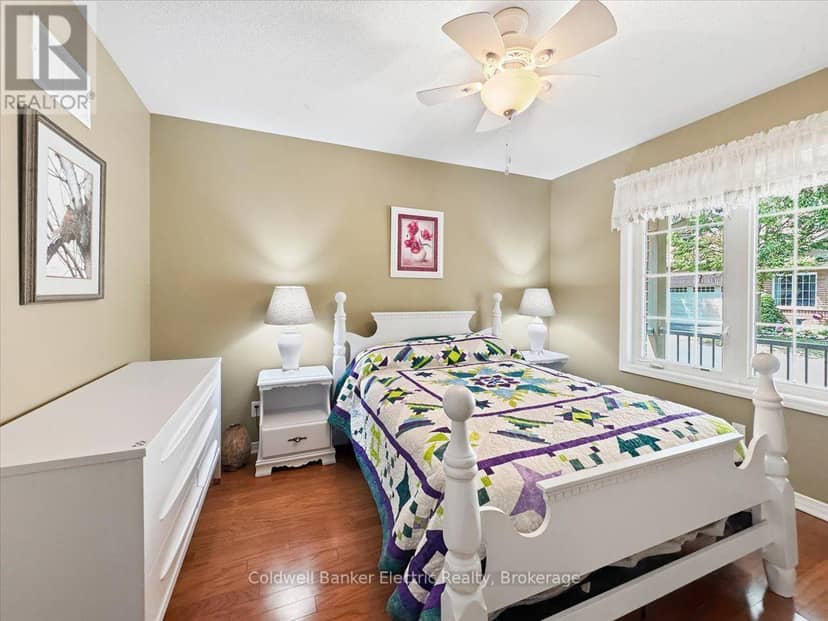 13 - 877 Wentworth Street — photo 8 of 40