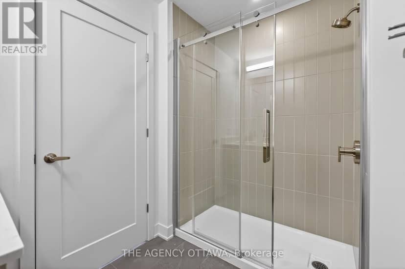 209 - 3085 Riverside Drive — photo 30 of 40