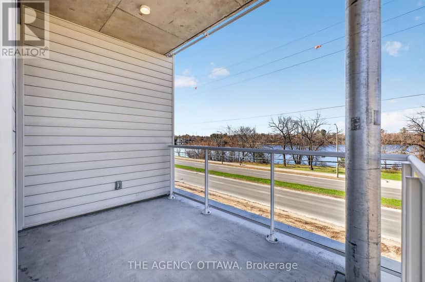 209 - 3085 Riverside Drive — photo 38 of 40