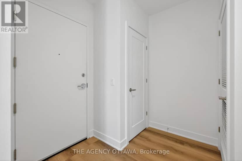209 - 3085 Riverside Drive — photo 5 of 40