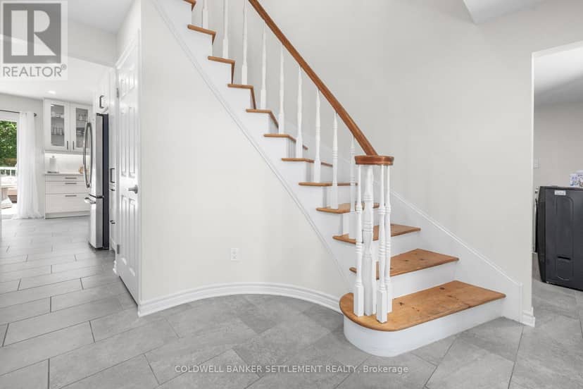 41 Rideau Ferry Road — photo 9 of 40