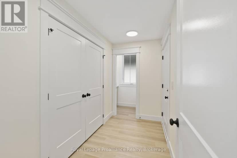 4 Hollingsworth Street — photo 11 of 40