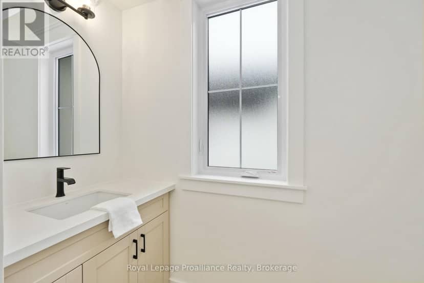 4 Hollingsworth Street — photo 12 of 40