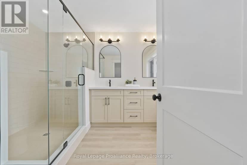 4 Hollingsworth Street — photo 38 of 40