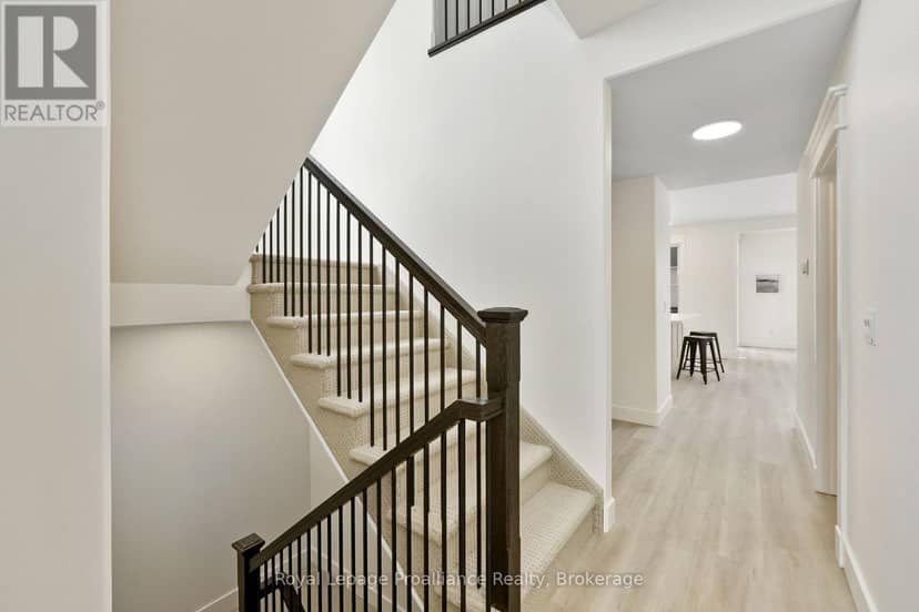4 Hollingsworth Street — photo 8 of 40