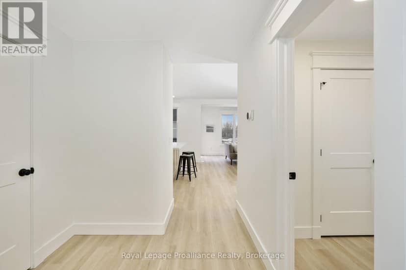 4 Hollingsworth Street — photo 9 of 40