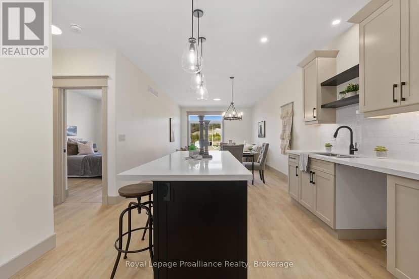 27 Hollingsworth Street — photo 15 of 37
