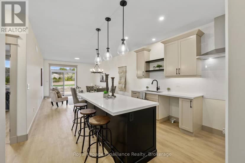27 Hollingsworth Street — photo 10 of 37