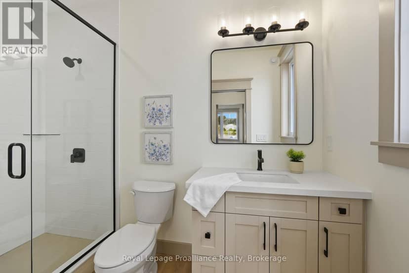 27 Hollingsworth Street — photo 33 of 37