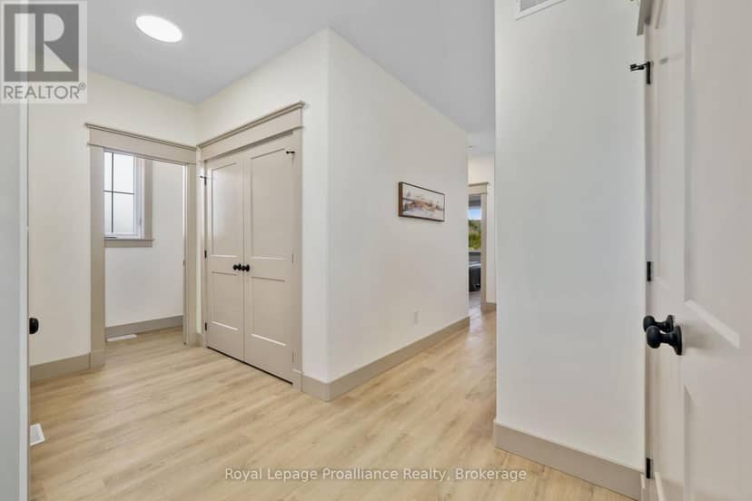 27 Hollingsworth Street — photo 7 of 37