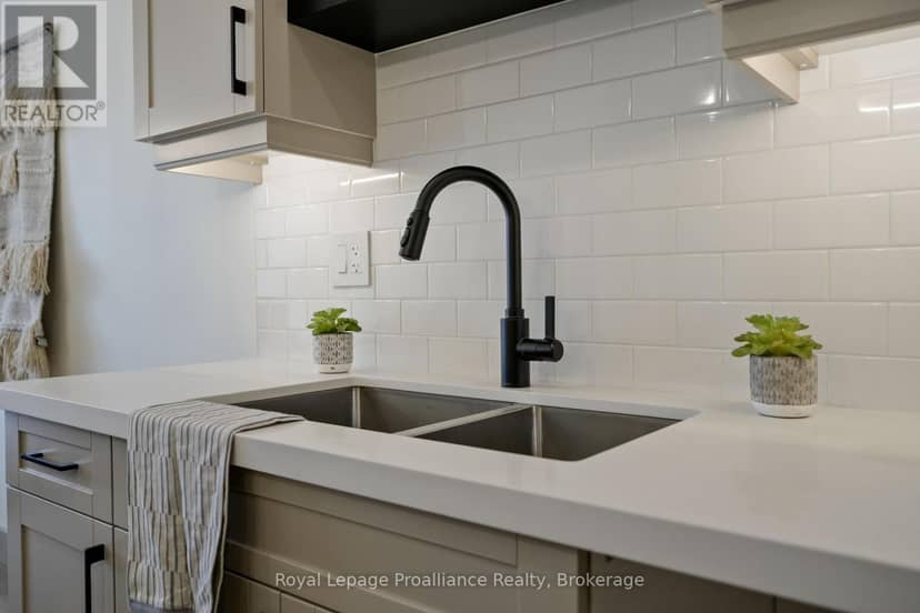 27 Hollingsworth Street — photo 35 of 37