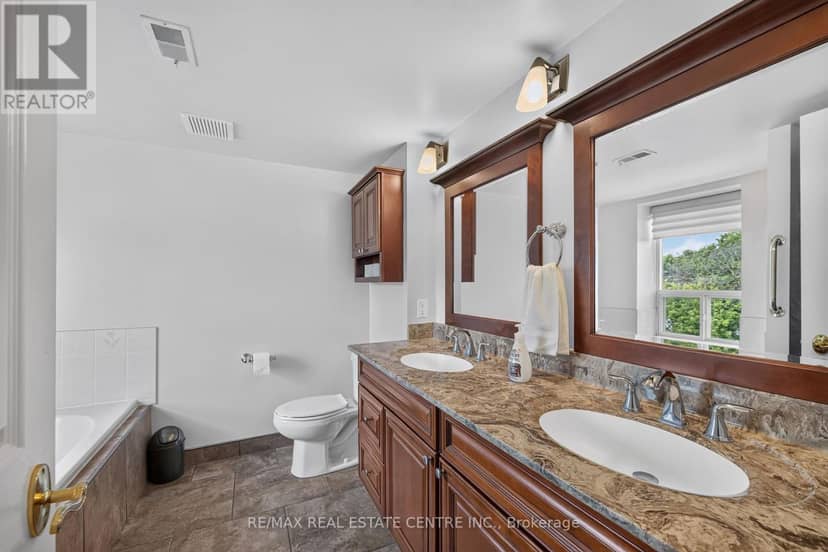602 - 281 Bristol Street — photo 23 of 40