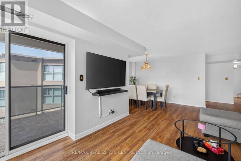 602 - 281 Bristol Street — photo 8 of 40