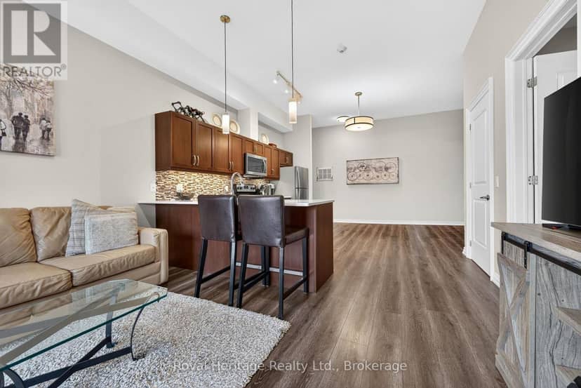 204 - 25 King Street — photo 10 of 40