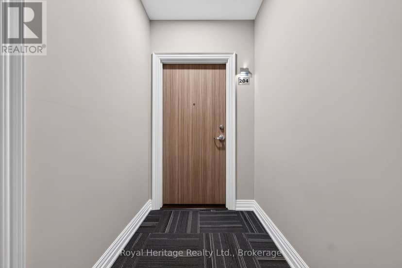 204 - 25 King Street — photo 5 of 40