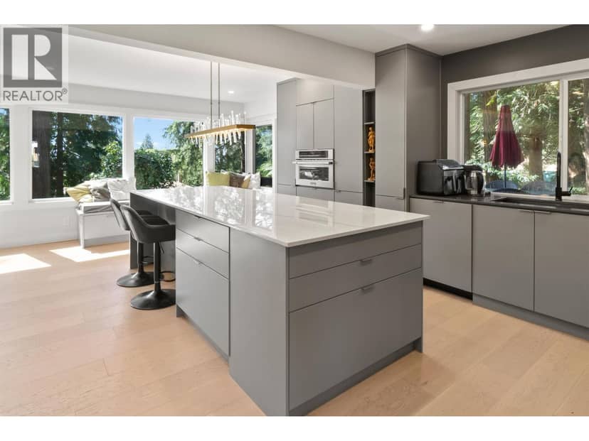 615 E KINGS ROAD, North Vancouver, photo 2