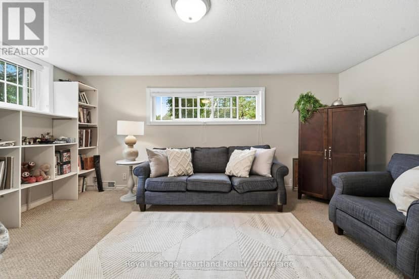 223 Kemp Crescent — photo 29 of 40