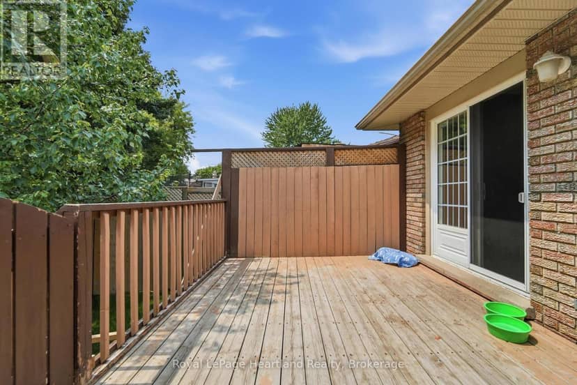 223 Kemp Crescent — photo 35 of 40