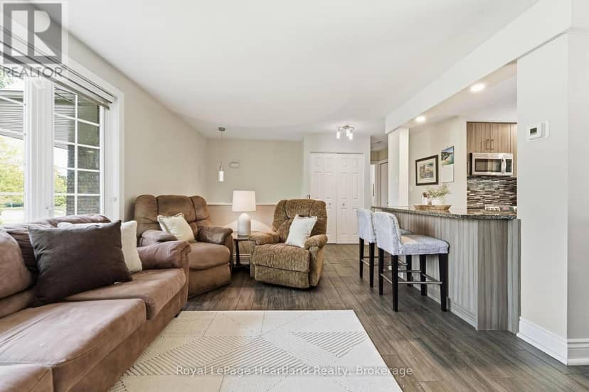 223 Kemp Crescent — photo 8 of 40
