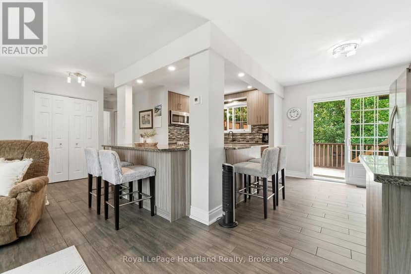 223 Kemp Crescent — photo 9 of 40