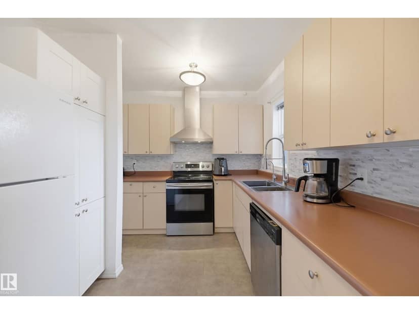10714 103 ST NW — photo 10 of 40