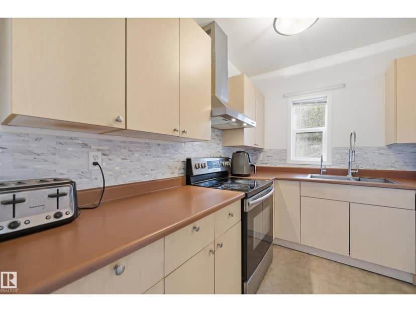 10714 103 ST NW — photo 9 of 40