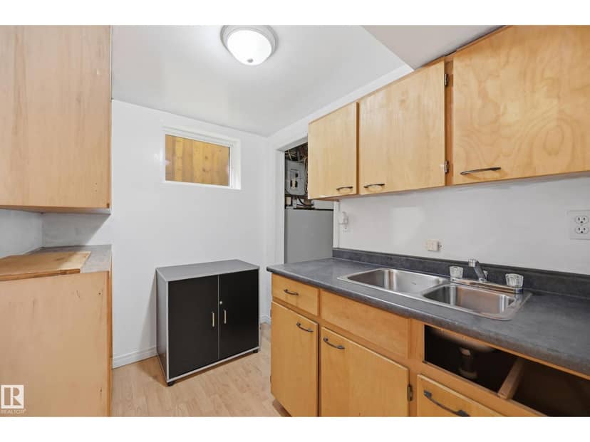 10714 103 ST NW — photo 26 of 40