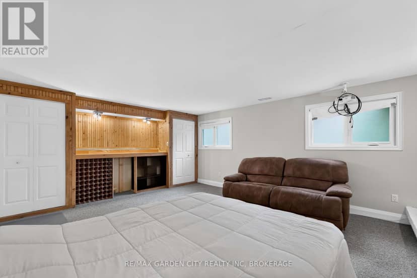 3 Fallingbrook Drive — photo 29 of 39