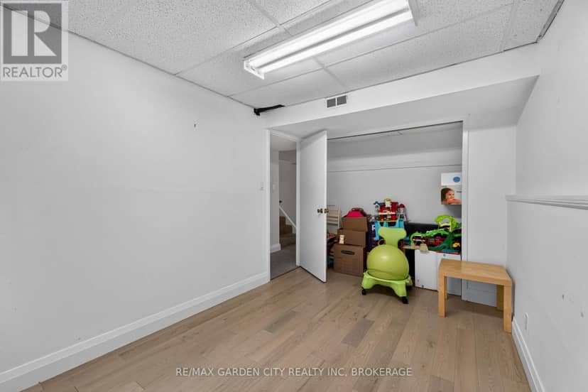 3 Fallingbrook Drive — photo 31 of 39