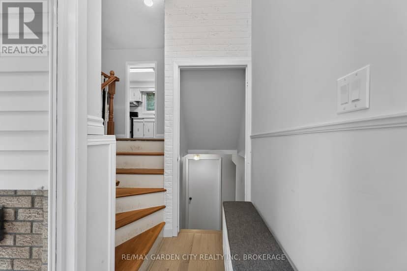 3 Fallingbrook Drive — photo 4 of 39