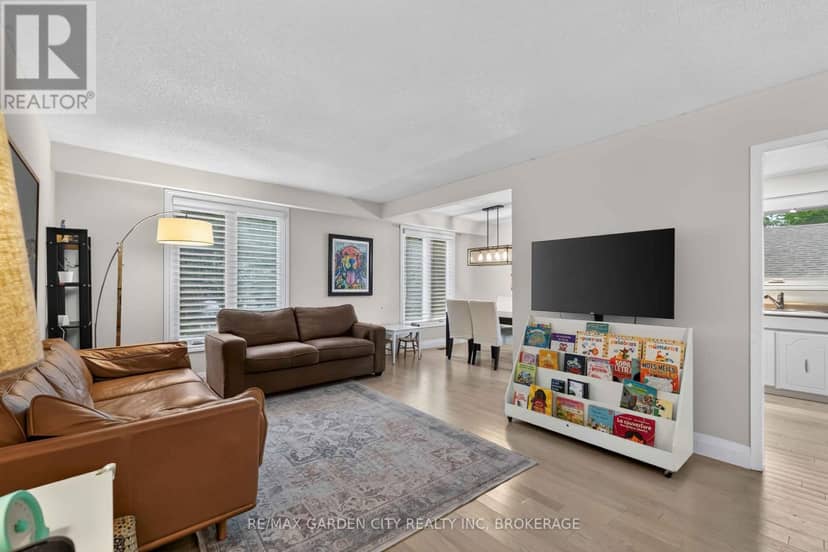 3 Fallingbrook Drive — photo 7 of 39