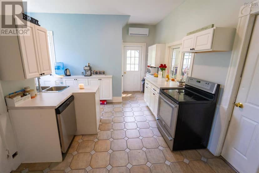 42 Victoria Street — photo 18 of 40