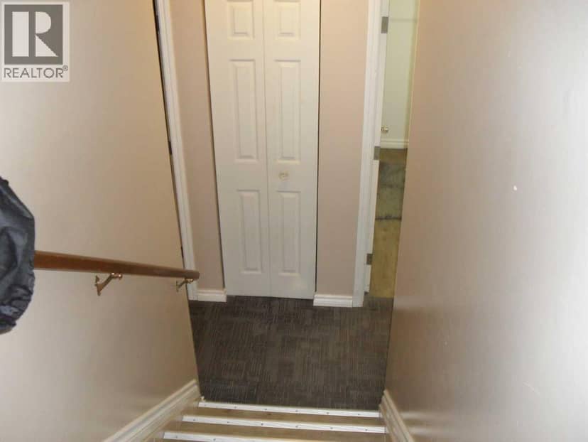 406 3 Street NW — photo 14 of 20