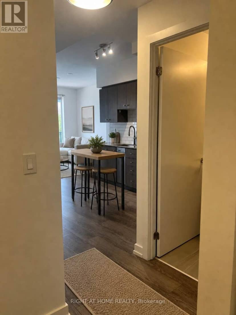 1804 - 15 Wellington Street S — photo 6 of 19