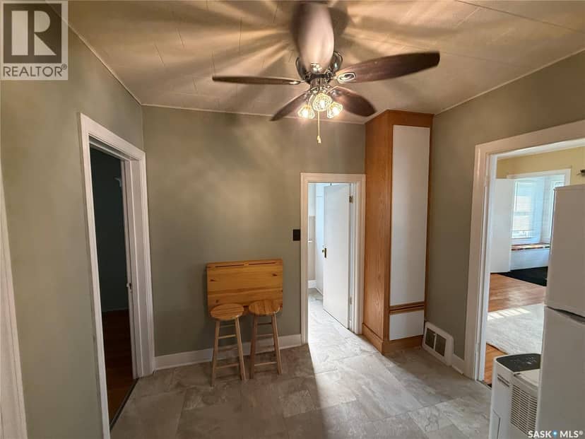 230 6th Avenue W, Assiniboia, photo 3