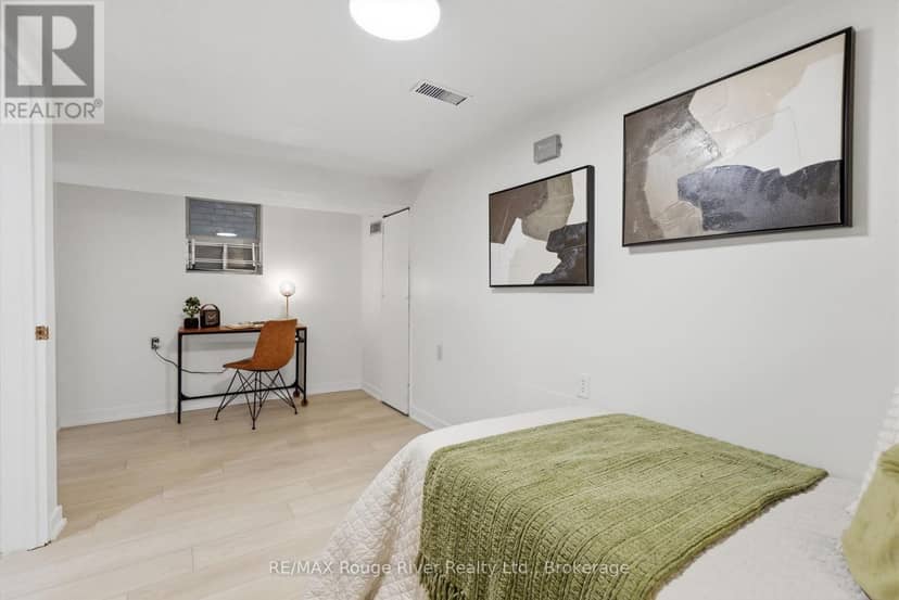 7 Heyworth Crescent — photo 17 of 39