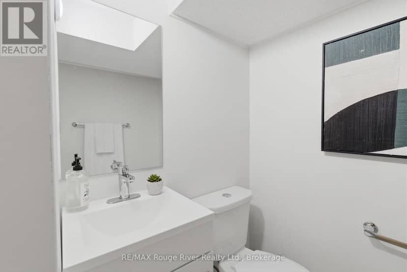 7 Heyworth Crescent — photo 18 of 39