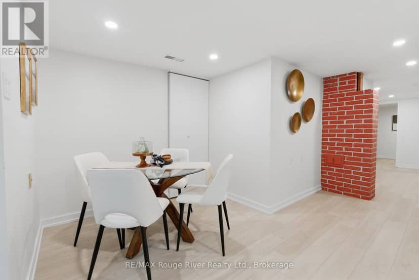 7 Heyworth Crescent — photo 22 of 39