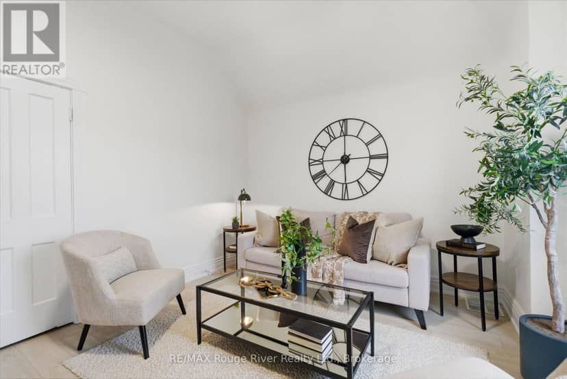 7 Heyworth Crescent — photo 25 of 39