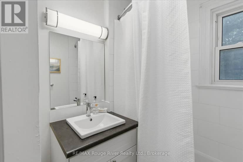 7 Heyworth Crescent — photo 27 of 39