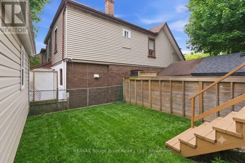 7 Heyworth Crescent — photo 39 of 39
